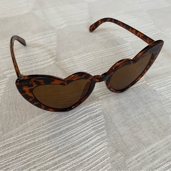 Heart Tortoise Shell Sunglasses - Picture 2 of 3